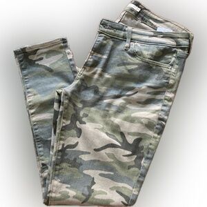 Camouflage 911 skinny Levi’s jean size 29 Worn once